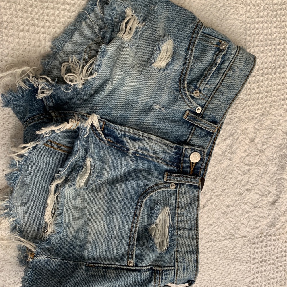 Urban outfitters jean shorts size 25